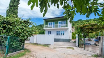 Bagian depan properti