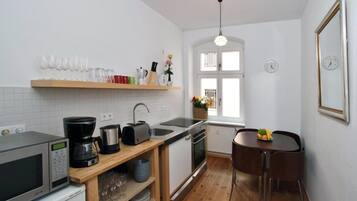 Apartment, 1 Bedroom | Private kitchen | Fridge, microwave, oven, stovetop