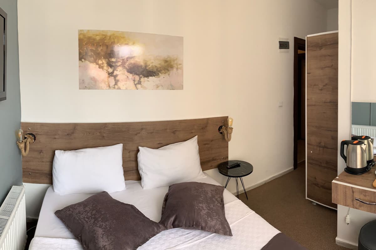 Junior Room | Premium bedding, minibar, free WiFi, bed sheets