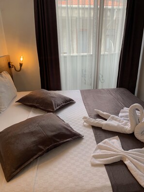 Quarto clássico | Roupas de cama premium, frigobar, Wi-Fi de cortesia, roupa de cama