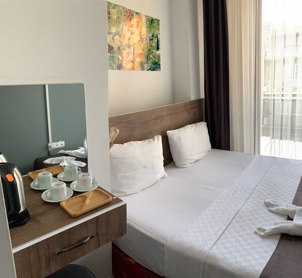 Habitación de diseñador | Ropa de cama de alta calidad, minibar, wifi gratis y ropa de cama