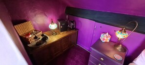 Room 7 Large Double Room (2nd floor) | Individually decorated, individually furnished, iron/ironing board