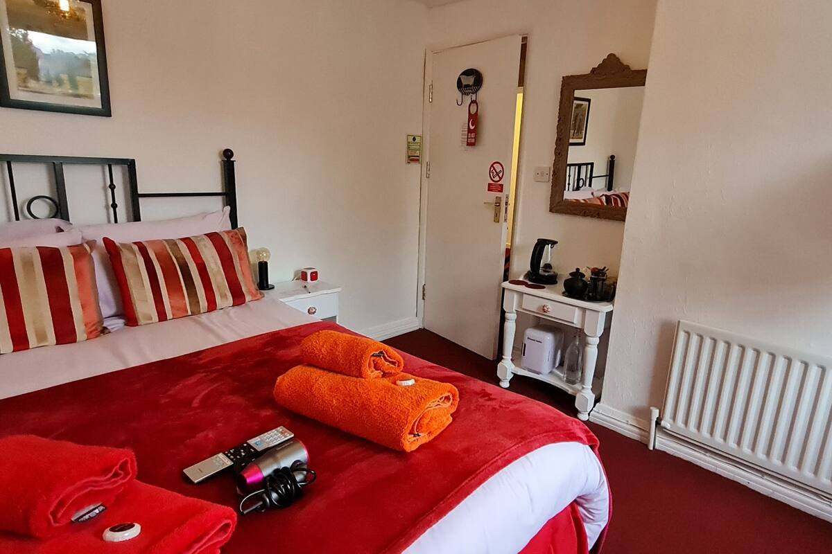 Iron/ironing board, free WiFi, individually decorated