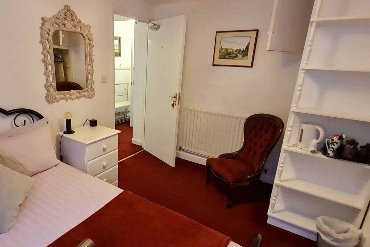 Iron/ironing board, free WiFi, individually decorated
