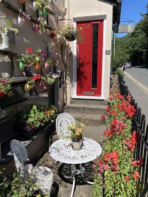 Front of property - Holly Cottages Guest House (Windermere)