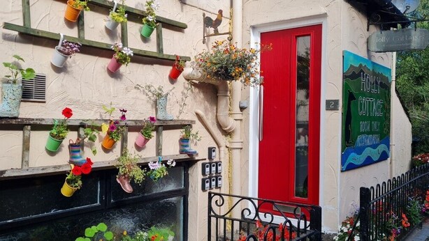 Front of property - Holly Cottages Guest House (Windermere)