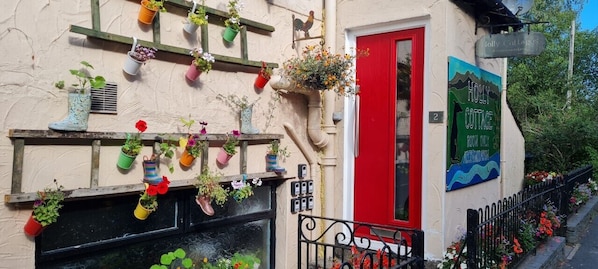 Front of property - Holly Cottages Guest House (Windermere)