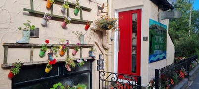 Holly Cottages Guest House