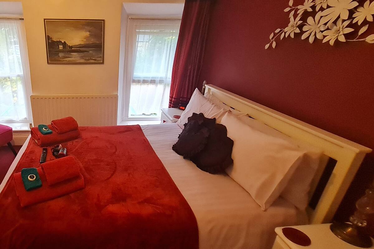 Iron/ironing board, free WiFi, individually decorated