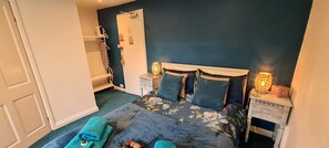 Doppelzimmer (1st Floor) | Individuell dekoriert, individuell eingerichtet, Bügeleisen/Bügelbrett