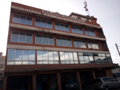 全新约尔纳复合式酒店