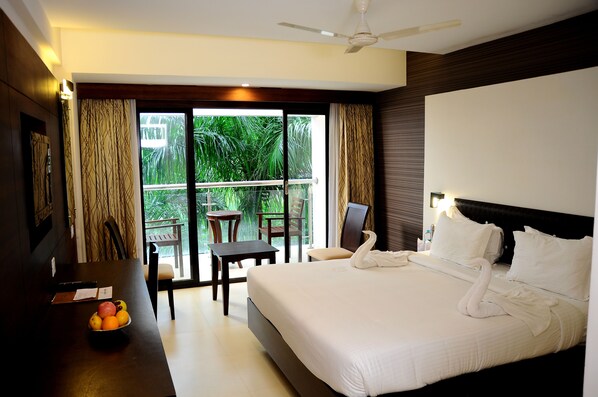 行政客房 | 迷你吧、客房内保险箱、办公桌、隔音