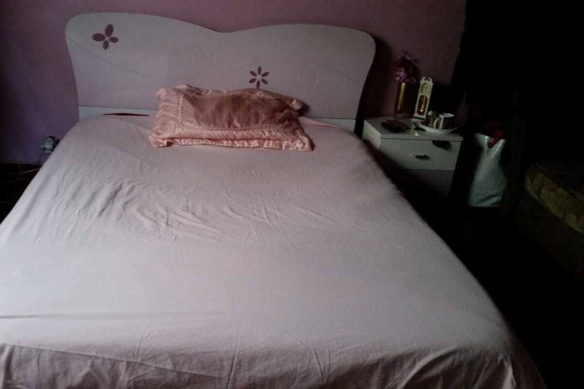 Individually decorated, individually furnished, bed sheets