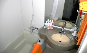 Separate bathtub and shower, deep-soaking bathtub, hair dryer - Family Lodge Hatagoya Nirasaki (Nirasaki)