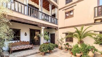 Habitació bàsica, diversos llits | Terrassa o pati