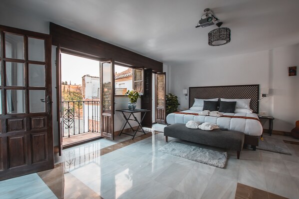 Junior Suite, Balcony (Alhambra view and Cinema)