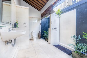 Villa, 3 soverom, privat basseng | Bad | Dusj, hårføner, håndklær og såpe