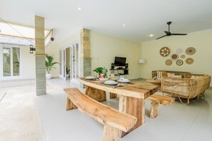 Outdoor dining - AV Villa Melati (Seminyak)