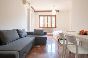 Living area - Novoli 4 Bedrooms by Mmega (Florence)