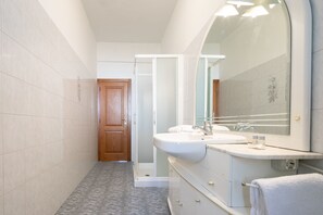 Bathroom - Novoli 4 Bedrooms by Mmega (Florence)