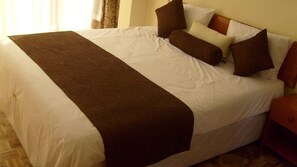 Free WiFi - Golden Gates Hotel (Mweiga)