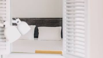 Executive Studio, Balcony, Mountain View | Individually decorated, individually furnished, iron/ironing board