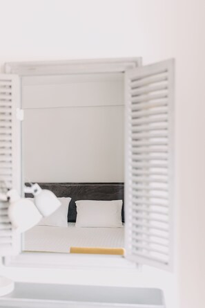 Executive Studio, Balcony, Mountain View