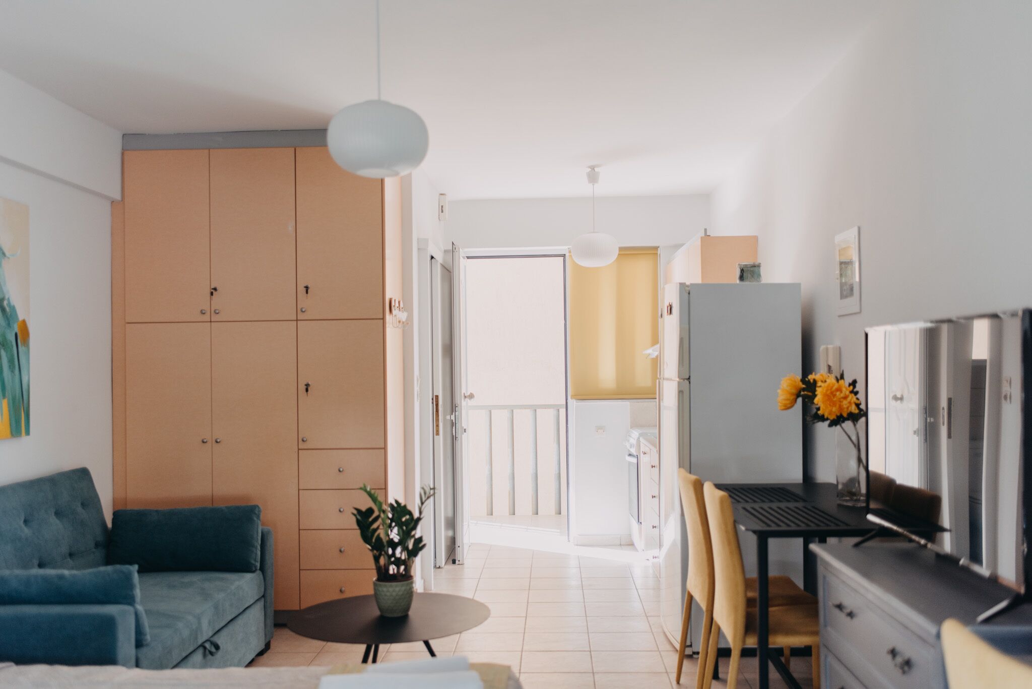 Executive Studio, Balcony, Mountain View | Living area | Flat-screen TV