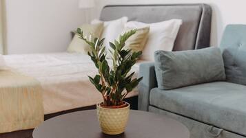 Executive-studio, parveke, vuoristonäköala | Olohuone | Taulutelevisio