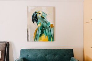 Executive Studio, Balcony, Mountain View | Living area