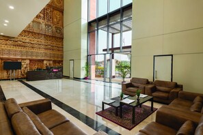 Lobby sitting area - Ramada Encore by Wyndham Statue of Unity (Garudeshwar)