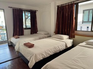 Premium bedding, blackout curtains, free WiFi, bed sheets - Aunt & Uncle's House (Chiang Mai)