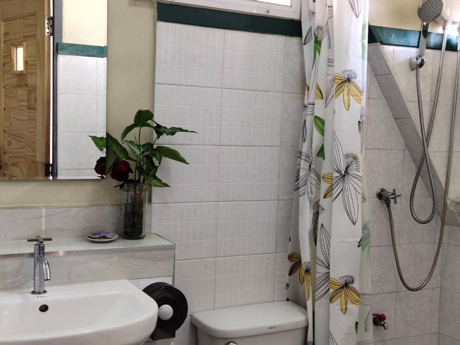 Shower, rainfall showerhead, free toiletries, hair dryer