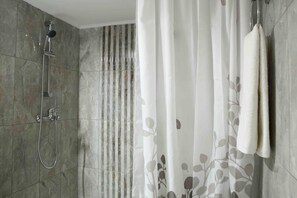 Leilighet – deluxe, 2 soverom, balkong, byutsikt | Dusj på badet