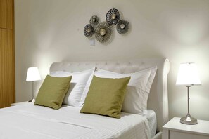 2 bedrooms, individually decorated, individually furnished, desk - Best House Anakreontos (Nikaia-Agios Ioannis Rentis)