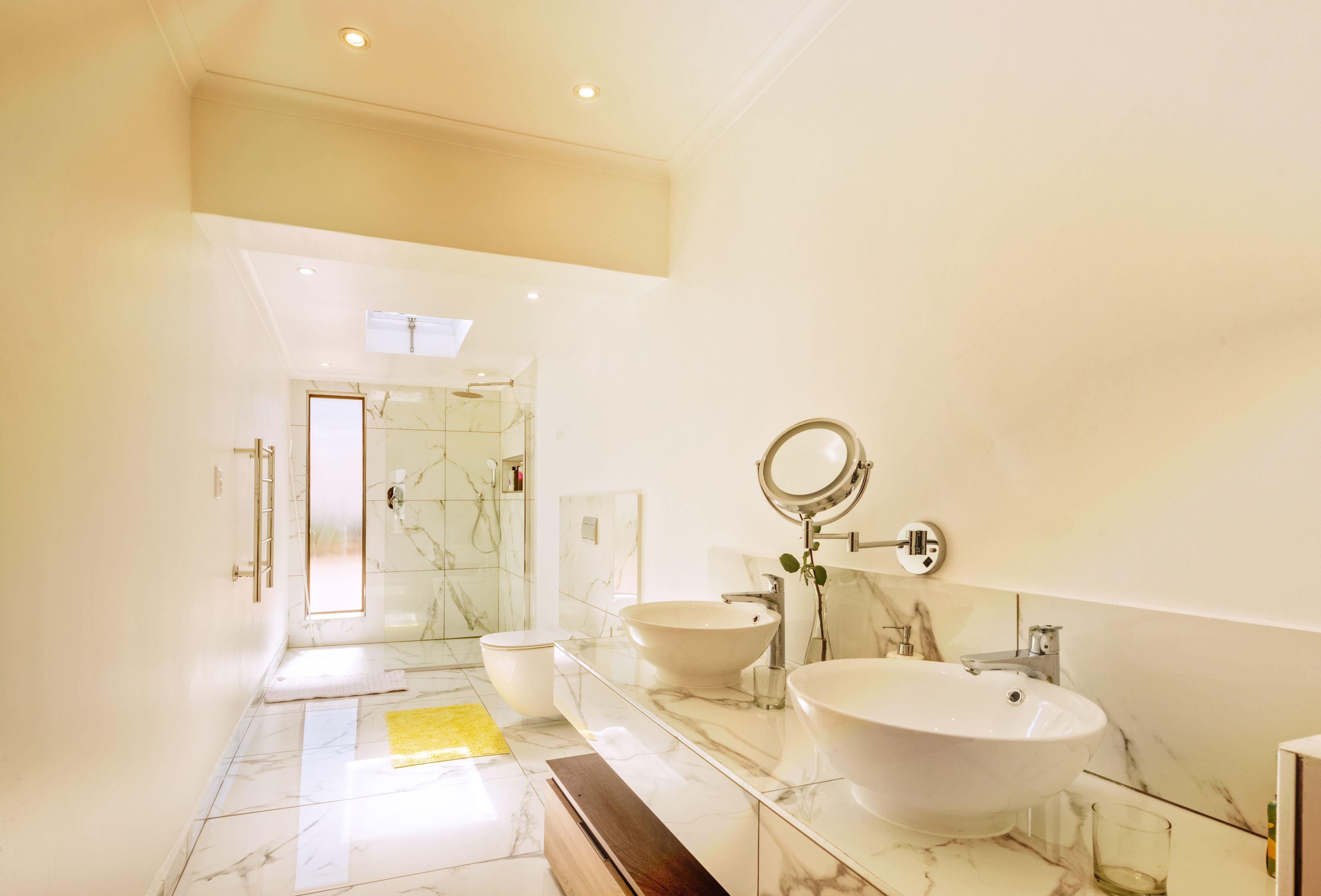 Familienapartment | Badezimmer | Dusche, Handtücher, Seife, Toilettenpapier