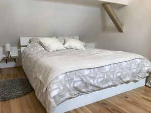 1 chambre, fer et planche à repasser, lit parapluie, Wi-Fi