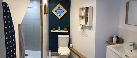 Hair dryer, towels, soap, shampoo