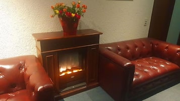 تلفزيون بشاشة مسطحة