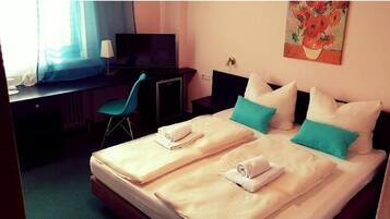 Schreibtisch, kostenloses WLAN, Bettwäsche