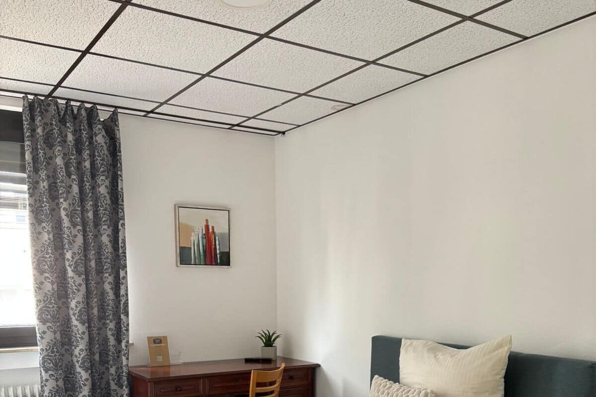 标准双人房 | 办公桌、免费 WiFi、床单