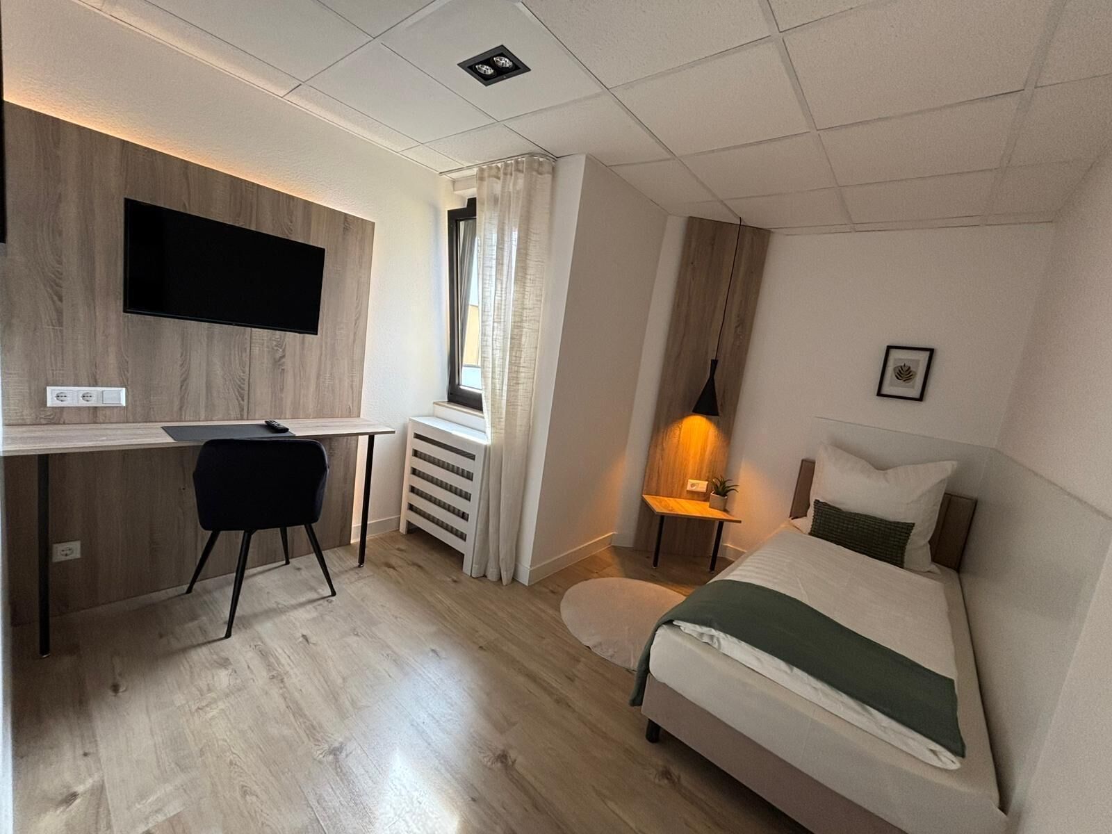 Desk, free WiFi, bed sheets