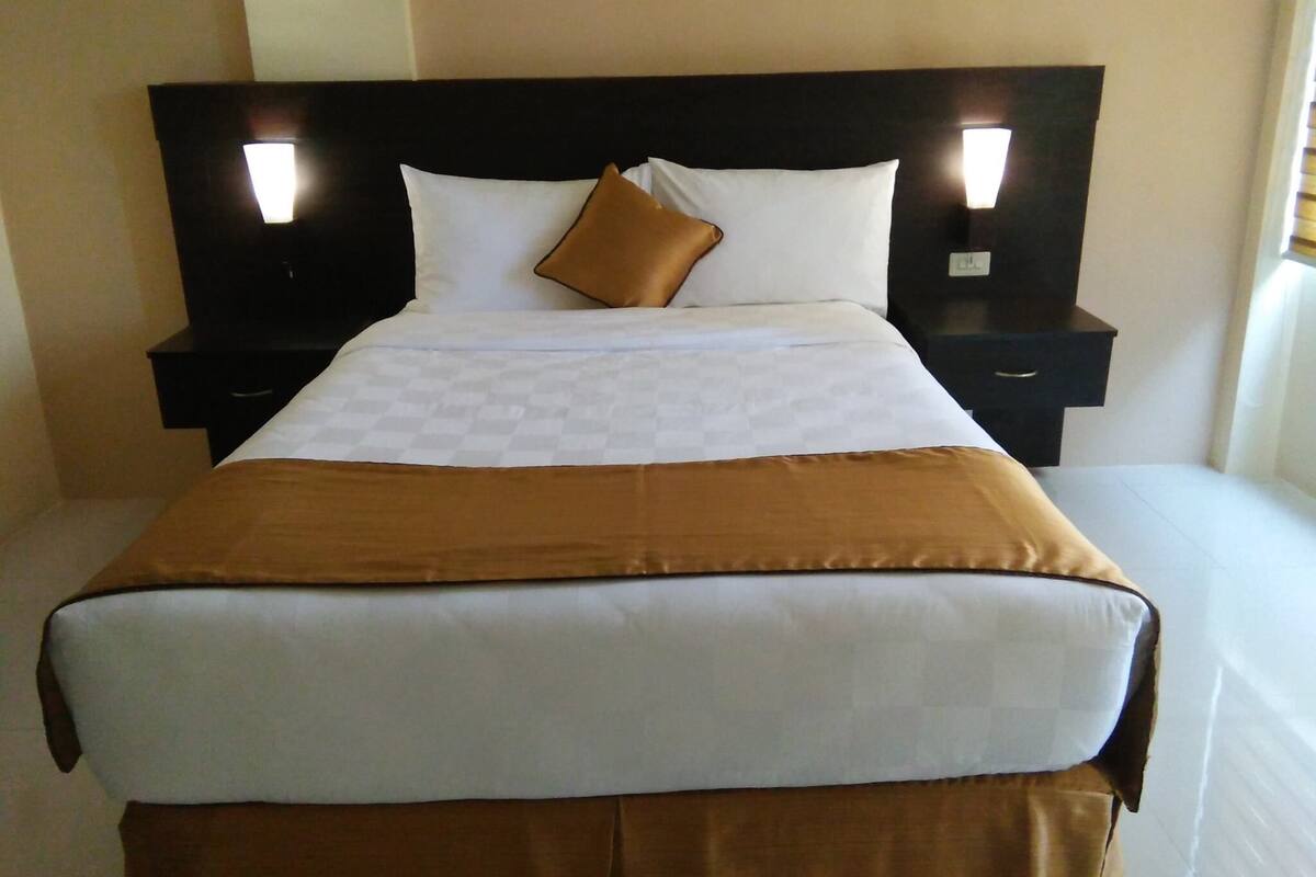 Phòng Deluxe, 1 giường đôi | Truy cập Internet không dây miễn phí, bộ trải giường 