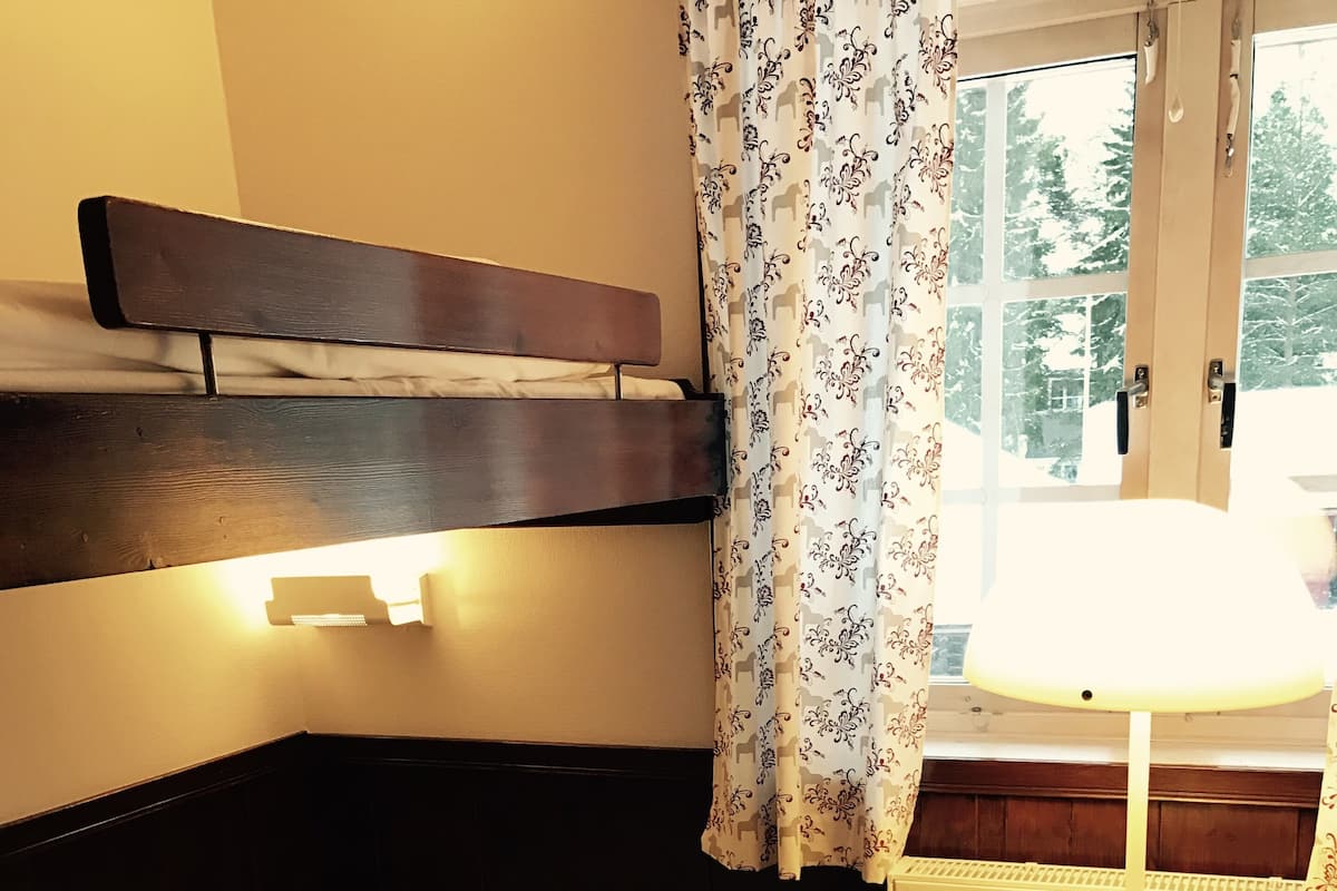 Vierpersoonskamer, gedeelde badkamer (Hostel) | Gratis wifi, beddengoed
