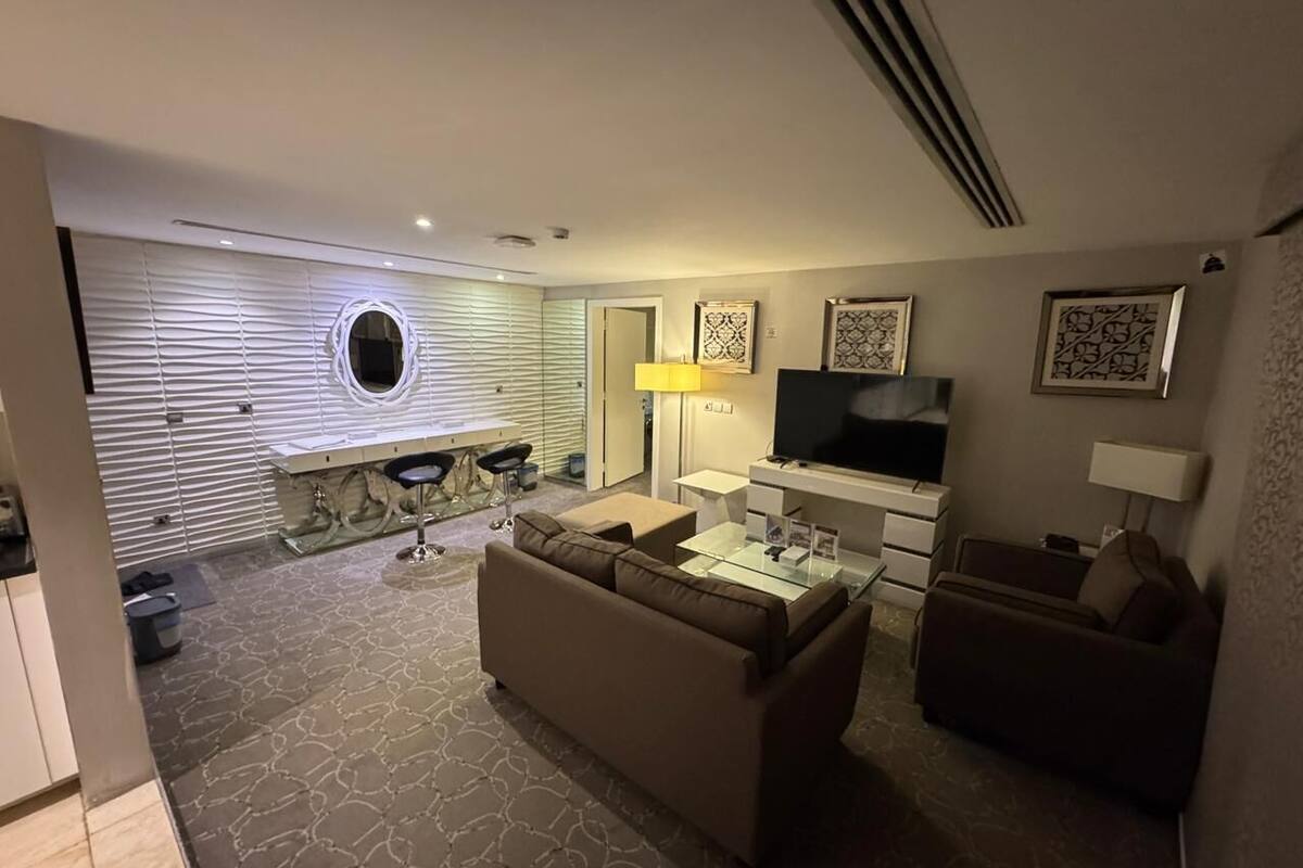 Gallery Suite | Living area | Flat-screen TV