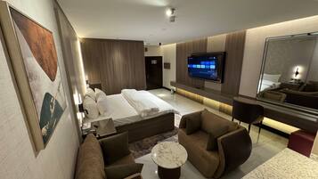 Studio Eksekutif | 3 kamar tidur, minibar, brankas, dan meja kerja