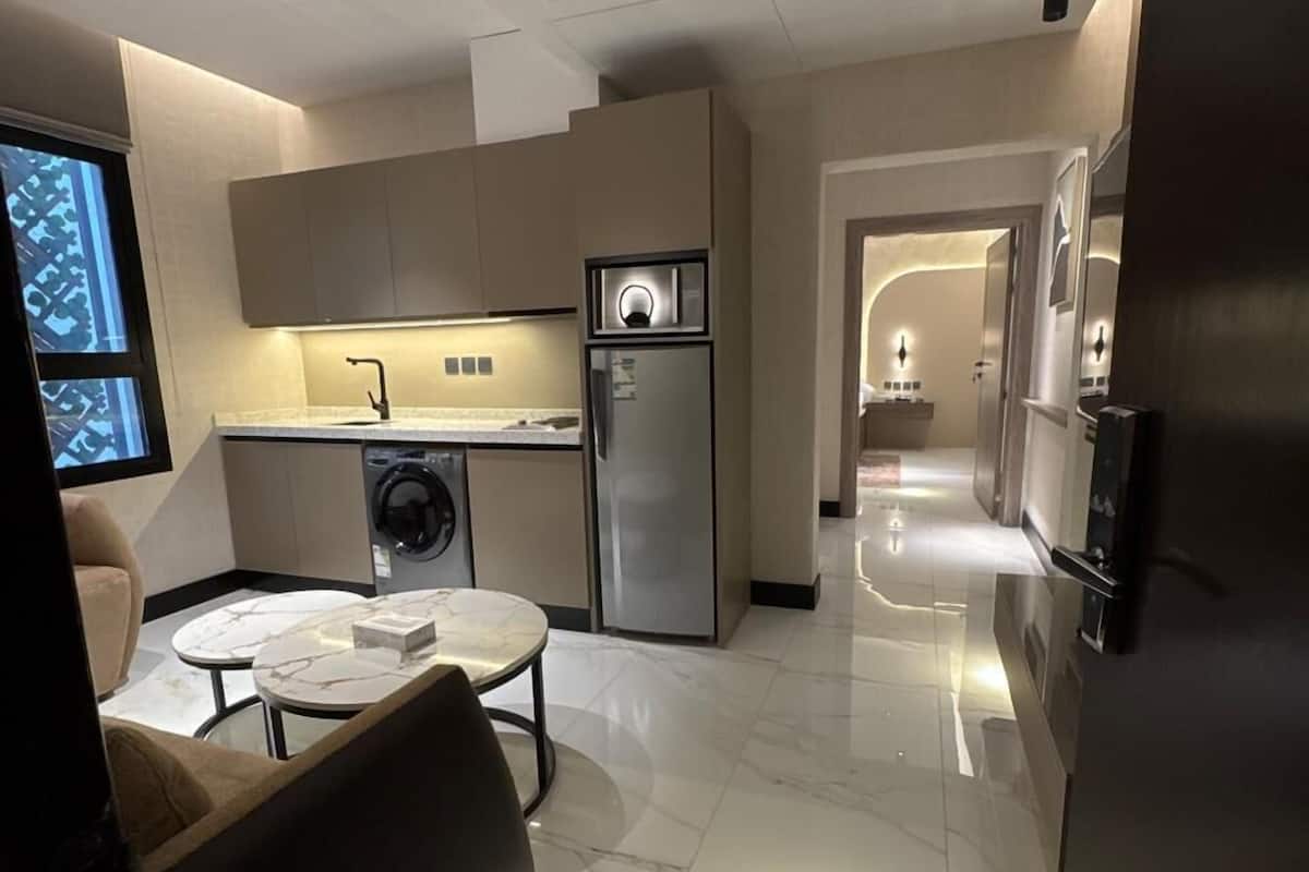 Executive Suite, 1 Bedroom | Living area | Flat-screen TV
