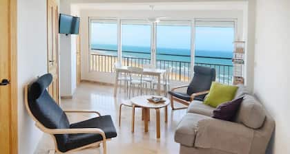 Apartment in front of the beach. 13th floor with the best views