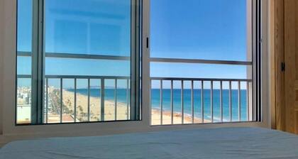 Apartment in front of the beach. 13th floor with the best views