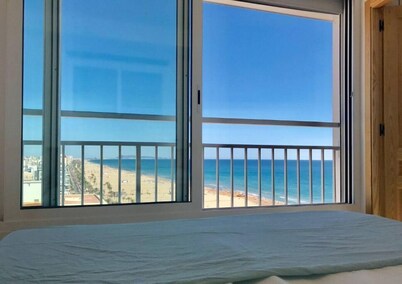 Apartment in front of the beach. 13th floor with the best views